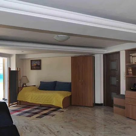 Livas Seaside Family