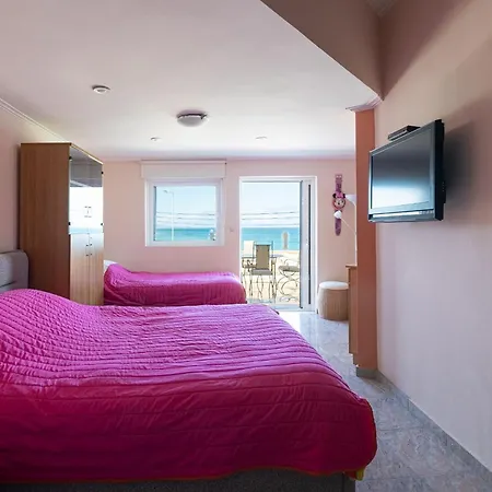 Livas Seaside Family Daire *