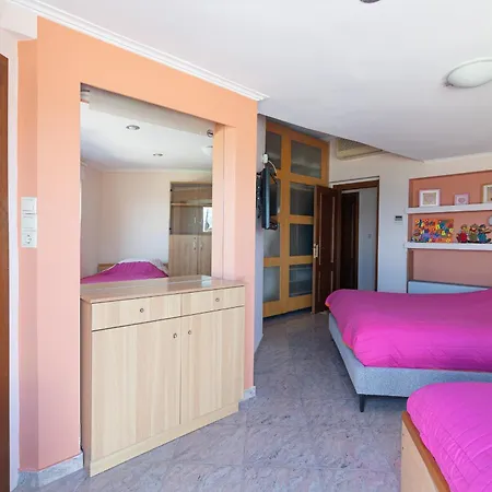 Livas Seaside Family *