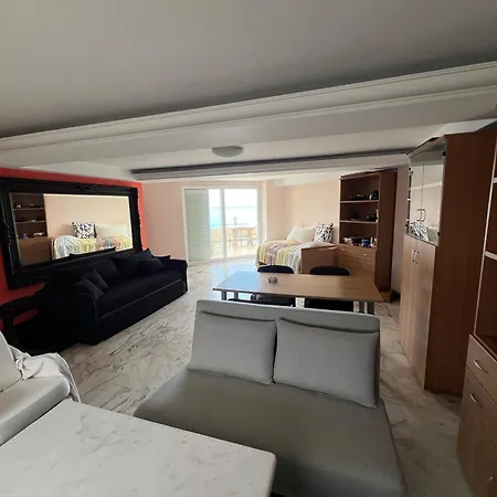 Livas Seaside Family *