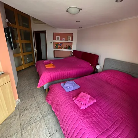 Livas Seaside Family *