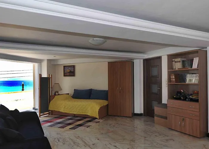 Livas Seaside Family