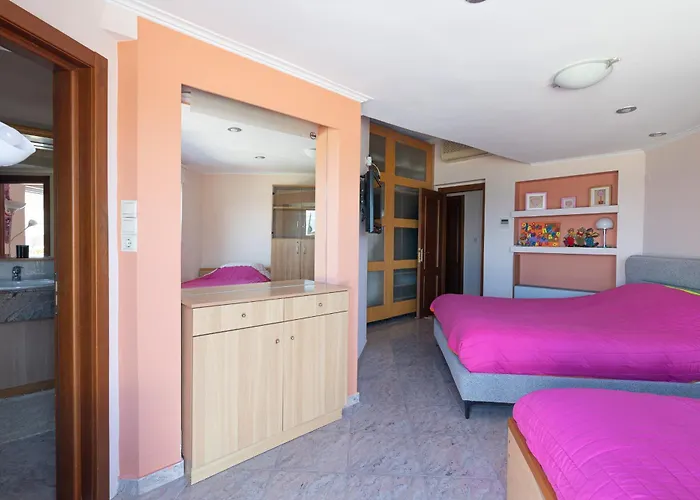 Livas Seaside Family *