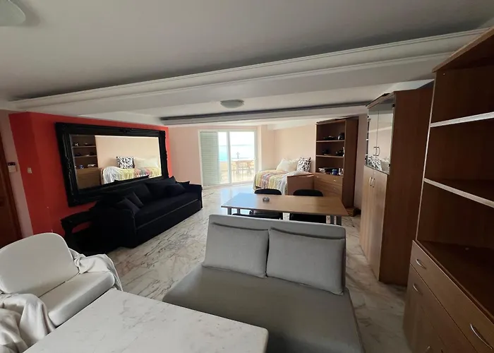 Livas Seaside Family *